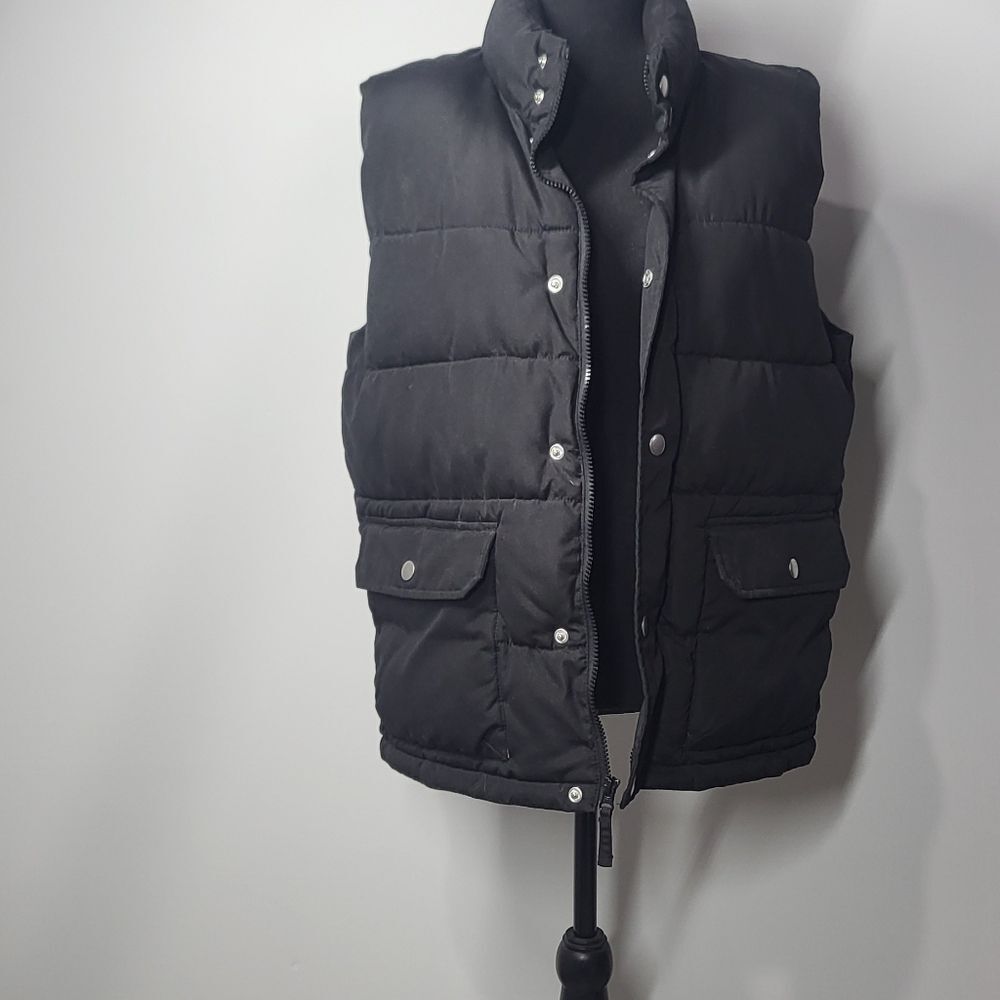 Old Navy Women's Black Puffer Vest